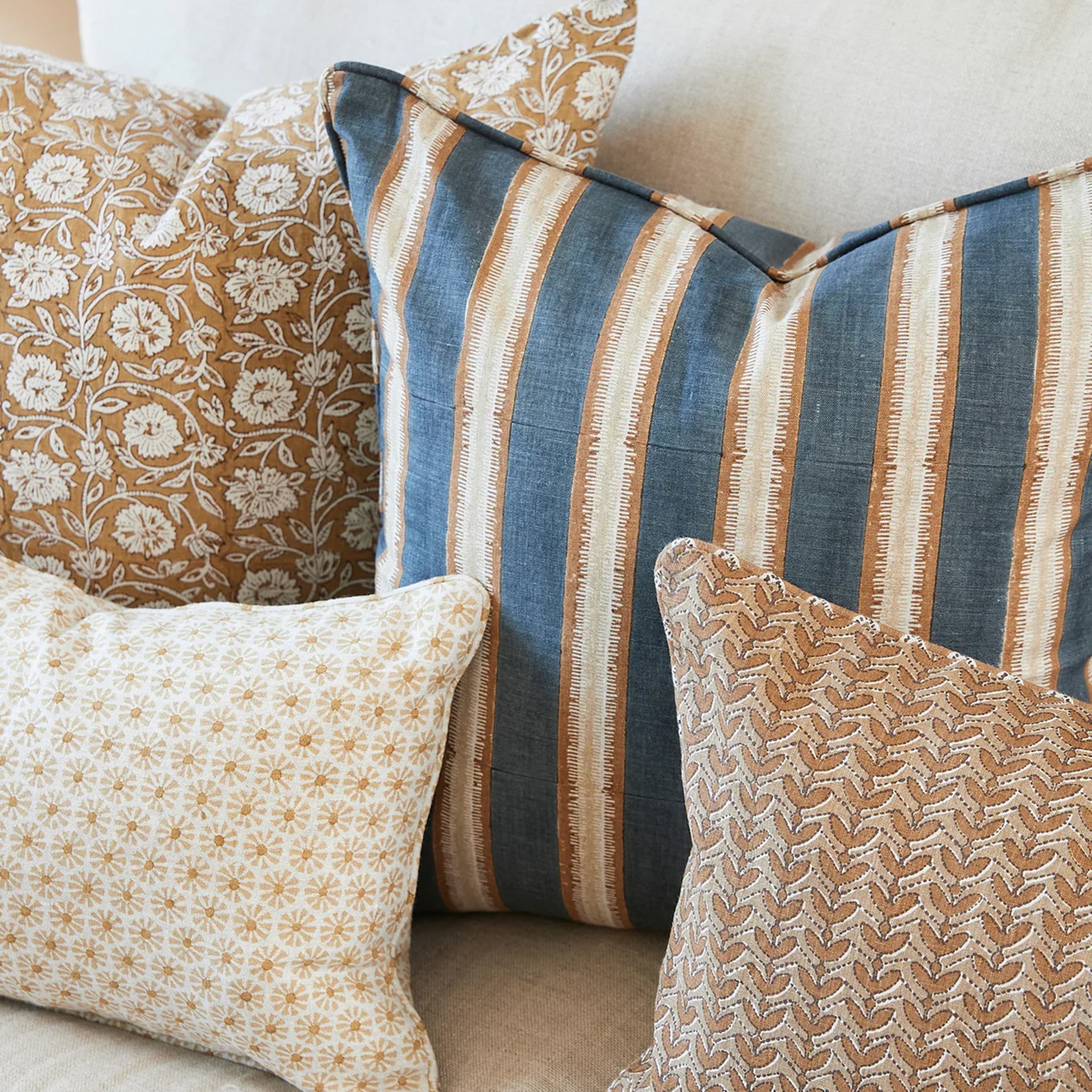 Buzios Desert Linen Pillow (20x20)