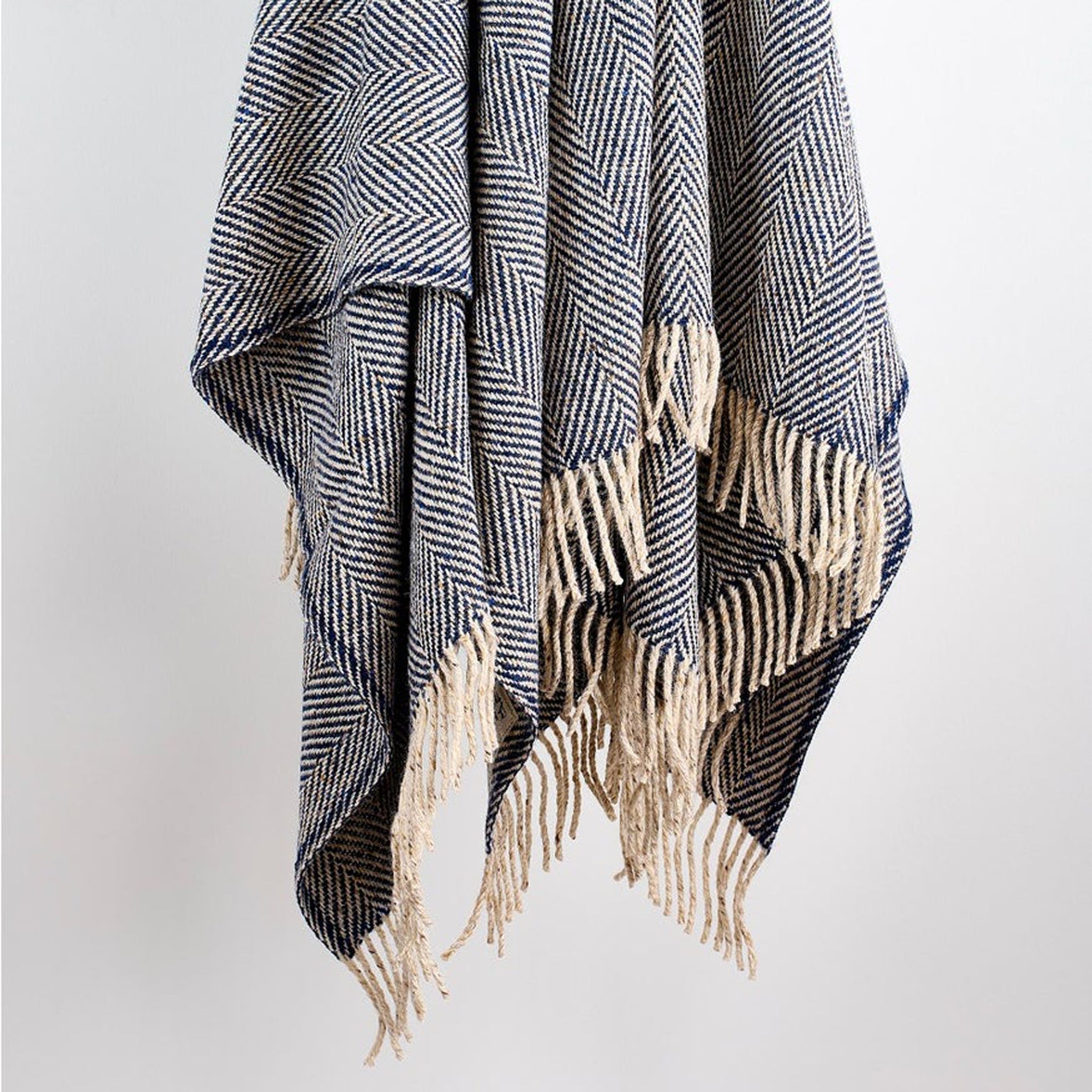 Heavy Donegal Throw in Navy Oat